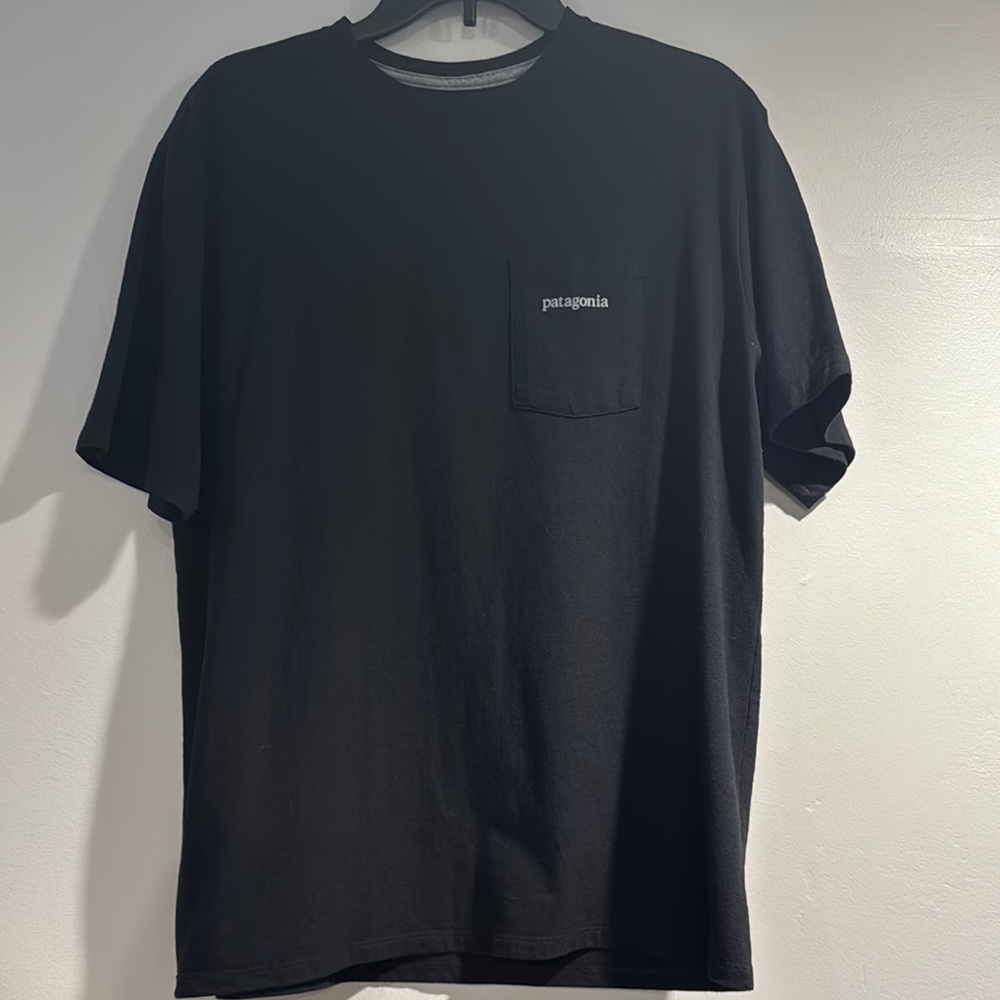 patagonia black pocket t-shirt men’s m